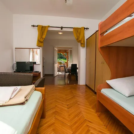 Marin تكون