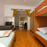 Marin تكون