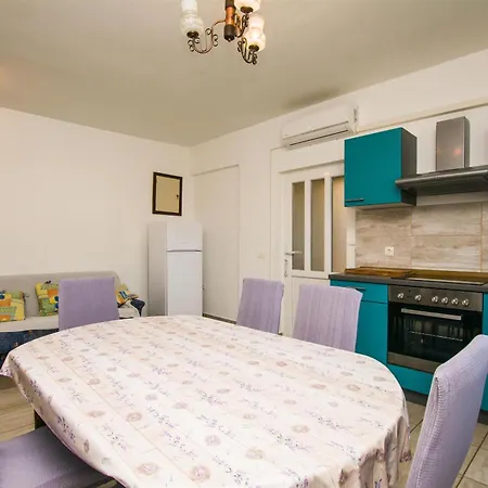 Apartment Marin Tkon
