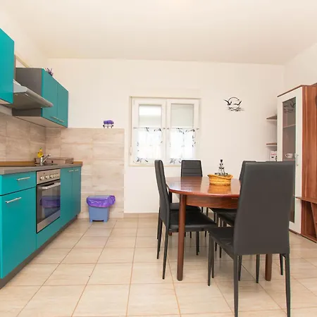 Apartment Marin Tkon